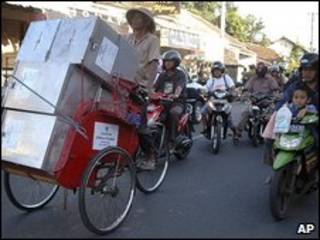 Indonesia là nền dân chủ lớn thứ ba trên thế giới sau Mỹ và Ấn Độ.