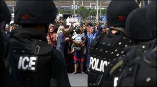 Phụ nữ Uighur biểu tình