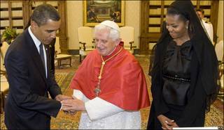 El Papa Benedicto XVI con el matrimonio Obama