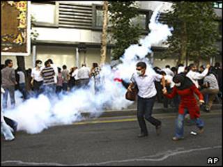 گاز اشک آور در تهران