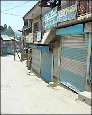शोपियाँ में बंद