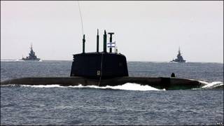 Submarino israelí maniobra en el Mar Mediterraneo. Foto de archivo.
