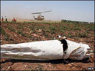 Pedaço da cauda do Tupolev da Caspian Airlines, caído em um campo no Irã
