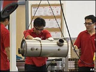 Trabajadores en fábrica en China