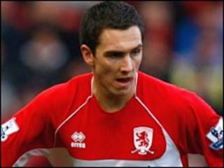 Villa mua trung vệ cánh Stuart Downing từ Middlesborough với giá 12 triệu bảng