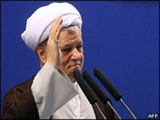 Rafsanjani durante as orações desta sexta-feira
