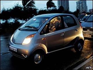 El Tata Nano en las calles de Bombay