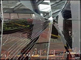 Vidrio roto tras atentado en Indonesia