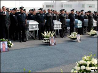 Funeral de agentes asesinados