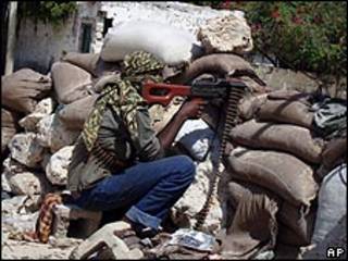 Mid ka mid ah xarakada al-Shabaab oo difaac ku jira