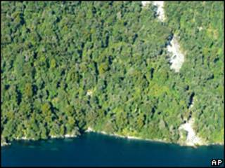 Un deslave de tierra es visible en la costa occidental de Isla Sur, Nueva Zelanda
