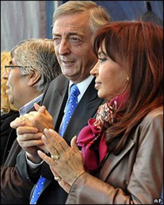 Néstor Kirchner y Cristina Fernández, durante un acto de campaña en las elecciones legislativas de 2009.