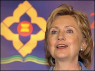 Ngoại trưởng Hilary Clinton không tin Iran sẽ trả lời đề nghị đối thoại của Mỹ sớm