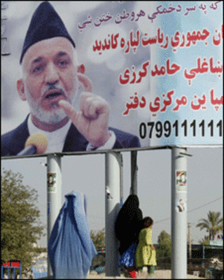 یک پوستر انتخاباتی کرزی در ننگرهار