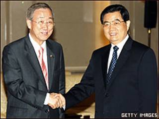 Ban Ki-Moon (à esq.) e Hu Jintao
