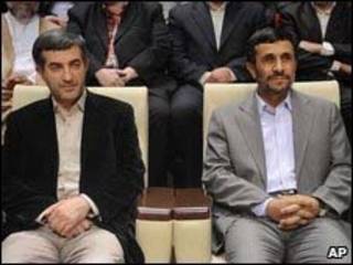 Mashaie (esquerda) e Ahmadinejad