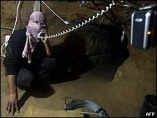تونل قاچاق اسلحه و کالا