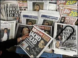 Michael Jackson en la portada de varios periódicos