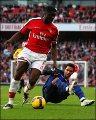 Toure nhập Arsenal từ năm 2002. Hợp đồng của anh với sân Emirates còn 2 năm.
