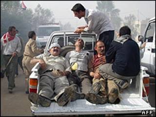 سازمان مجاهدین خلق این عکس را منتشر کرده و گفته است که مجروحان را در اردوگاه اشرف نشان می دهد