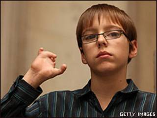 Curtis Thorpe, de 13 anos, uma das vítimas da poluição em Corby