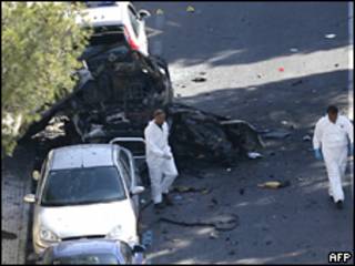 Peritos analisam local da explosão em Mallorca, Espanha (AFP)