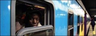 Inmigrante en un tren en Sudáfrica (foto archivo)