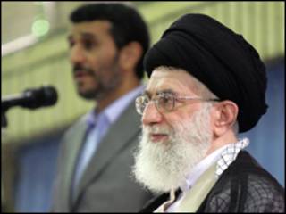 مراسم تنفیذ احمدی نژاد_ عکس از سایت آیت الله خامنه ای