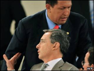 Los presidentes de Venezuela, Hugo Chávez, y de Colombia, Álvaro Uribe