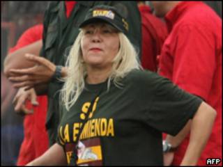 Foto tirada em fevereiro de 2009 mostra a ativista Lina Ron em evento de apoio a Chávez (AFP)