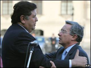 Alan Garcia e Alvaro Uribe