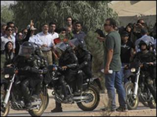 تجمع هشتم مرداد در بهشت زهرا و حضور پلیس