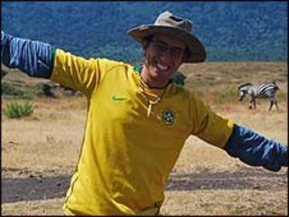 Gabriel Buchmann na África/Fonte: http://ajudegabrielbuchmann.blogspot.com/