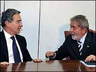 O presidente colombiano Uribe e o brasileiro, Lula.