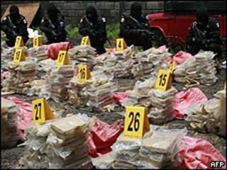 Alijo de cocaína incautado por la policía en Guatemala, julio 2009