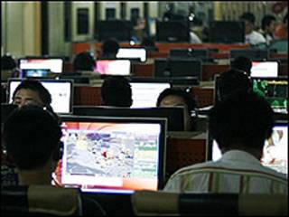 Usuários de cybercafé na China (arquivo)