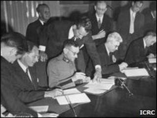 Assinatura da Convenção de Genebra em 1949