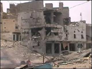 مبنى مدمر