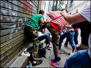 Periodistas atacados en Venezuela. Foto: Cadena Capriles