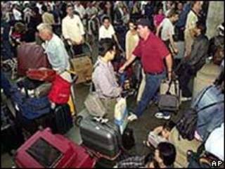 Pasajeros en el aeropuerto de Los Ángeles