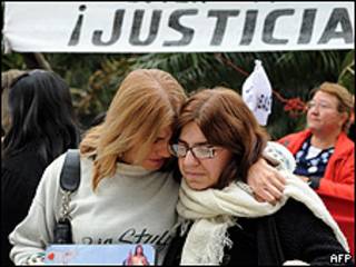 Familiares de víctimas y supervivientes