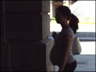 Mujer embarazada en Italia