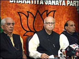 भाजपा से निष्कासित जसवंत - आडवाणी और राजनाथ के साथ