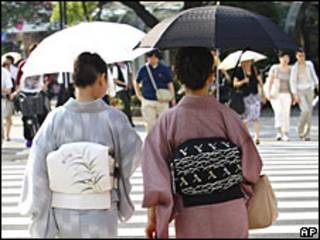 Mujeres japonesas con kimonos