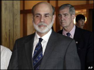 O presidente do Fed, Ben Bernanke, chega a encontro no Wyoming na quinta-feira (AP)