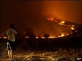Incendio en las cercanías de Atenas