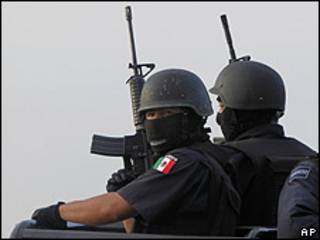 Policías federales en México