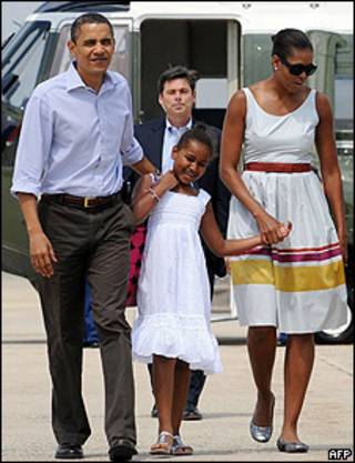 La familia Obama camino a Martha's Vineyard