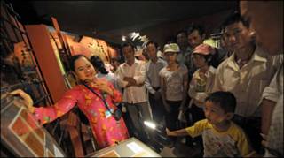 Thăm bảo tàng Hồ Chí Minh