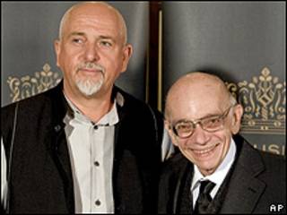 José Antonio Abreu (dcha.) y Peter Gabriel